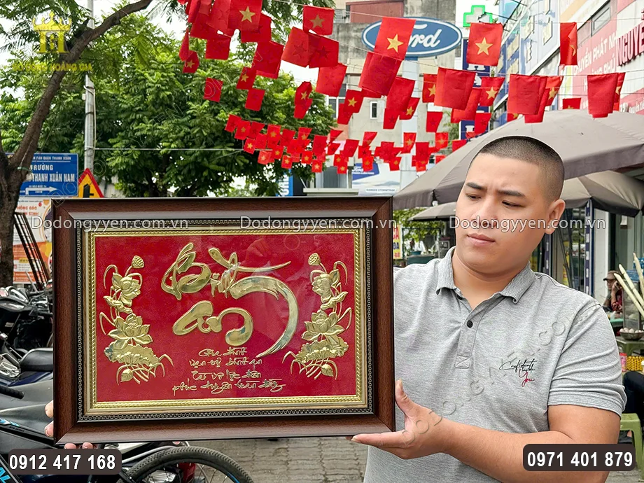 Khung tranh bằng Composite mỏng nhẹ